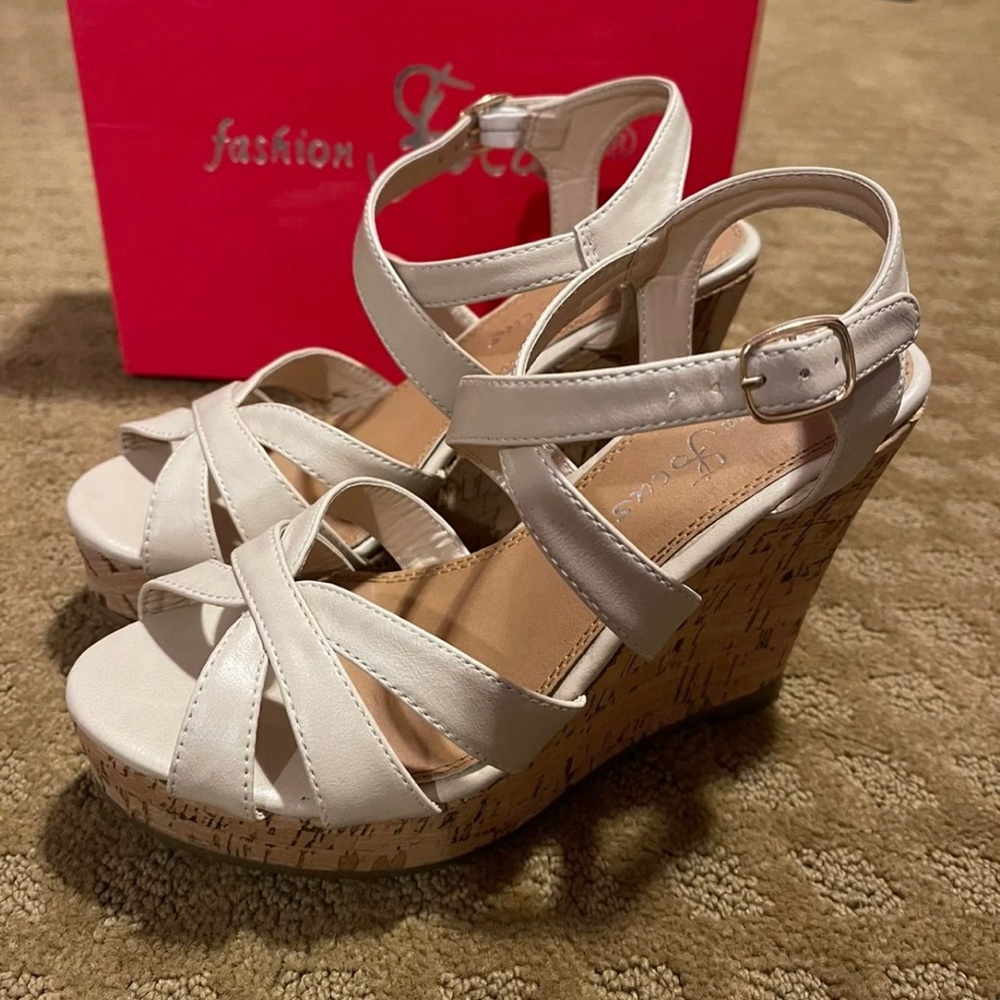 Nude Wedges